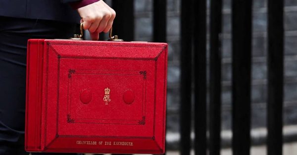 Rachel Reeves Aumenta los Impuestos del Reino Unido a Máximos Históricos