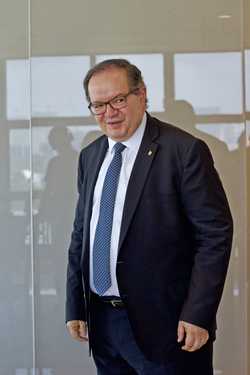 Retos de la UNAM se resolverán desde la autonomía, dice Lomelí