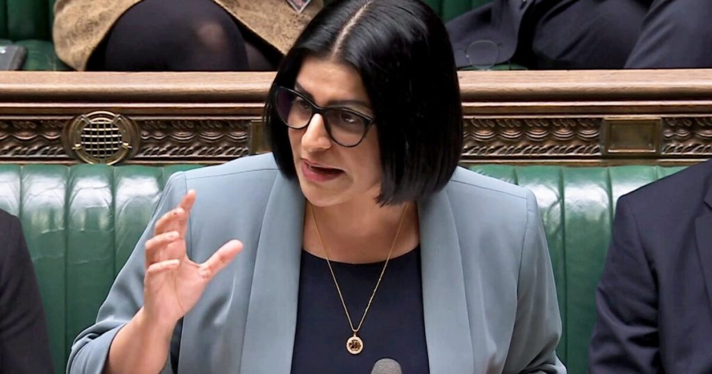 Shabana Mahmood se enfrenta a una furiosa reacción violenta por la reforma del asilo.