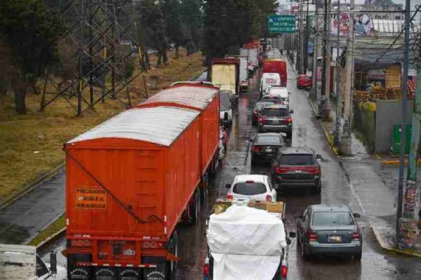 Transportistas y campesinos anuncian un paro nacional y bloqueos - Elefante Blanco