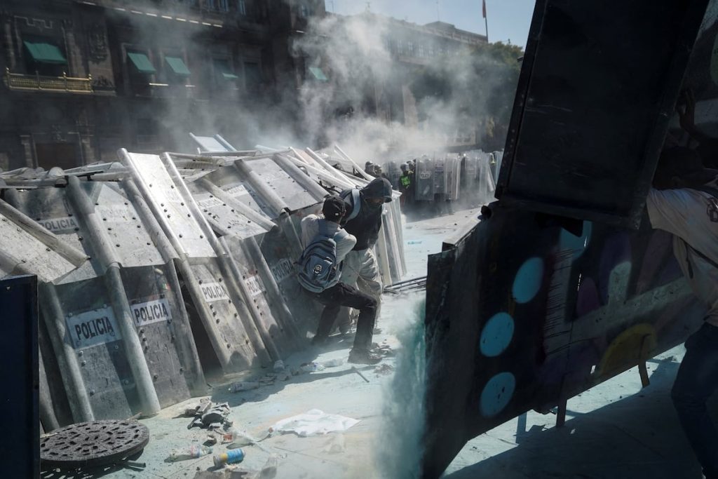 Una multitud secunda la manifestación de la generación Z en México, con escasa afluencia de jóvenes