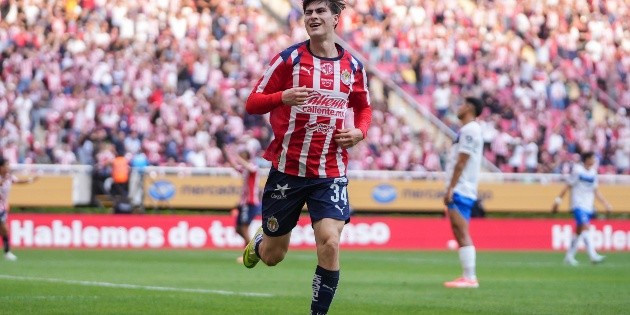 Chivas negocia una extensión de contrato por cinco años con la 'Hormiga' González