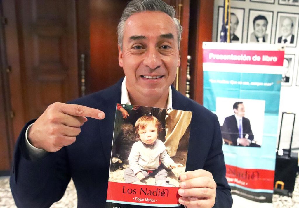 Con una mirada curiosa, el periodista Edgar Muñoz da voz a «Los Nadien»