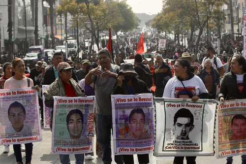 Marcha de los 43 acaba en la Basílica