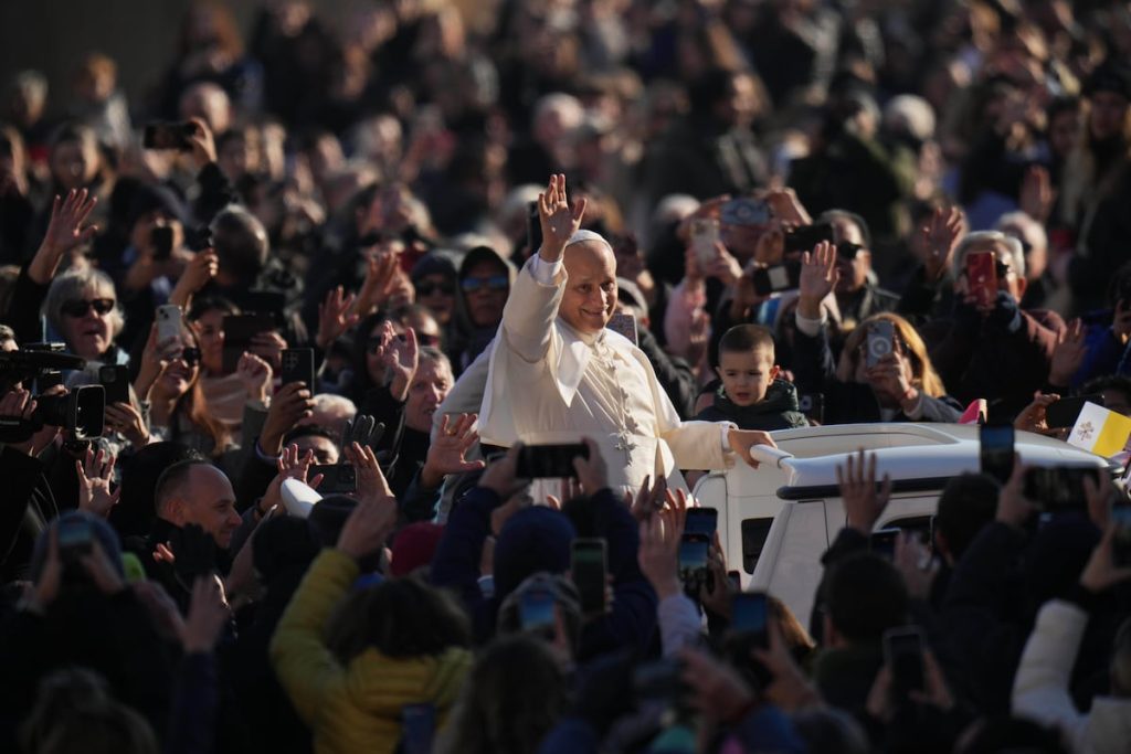 Sheinbaum invita al Papa a México