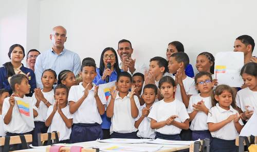 Aquí hay una presidenta encargada y en EU un mandatario rehén: Delcy Rodríguez