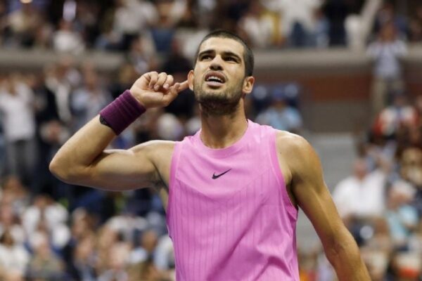 Carlos Alcaraz avanza por primera vez a semifinales del Abierto de Australia y enfrentará a Zverev