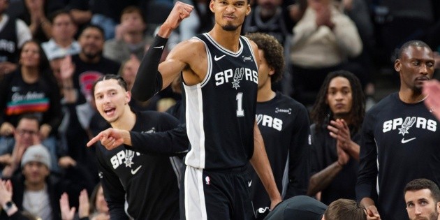 Los Spurs se vengan de los Knicks por la NBA Cup