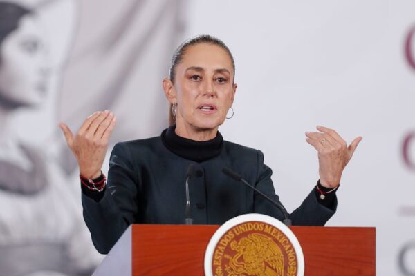 Sheinbaum defiende a Josefa González-Blanco ante las denuncias de abuso laboral: “Hizo un buen papel en Reino Unido”