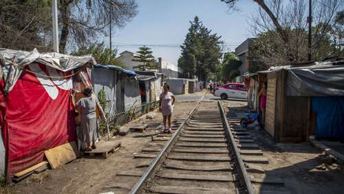 Aplazan desalojo de migrantes en Vallejo; permanecen en la zozobra