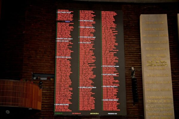 Aprueban jornada laboral de 40 horas semanales