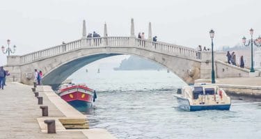 Arco: Un viaje entre dos futuros para redescubrir el presente