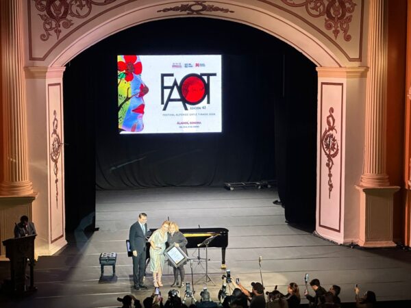 Clausuran la edición 41 del Festival Alfonso Ortiz Tirado con entrega de la Medalla AOT y gala de Aylin Pérez