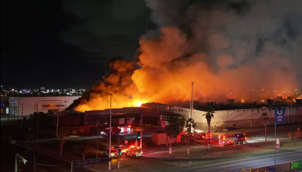 Devora incendio sucursal de Sam’s Club en el Vado del Río