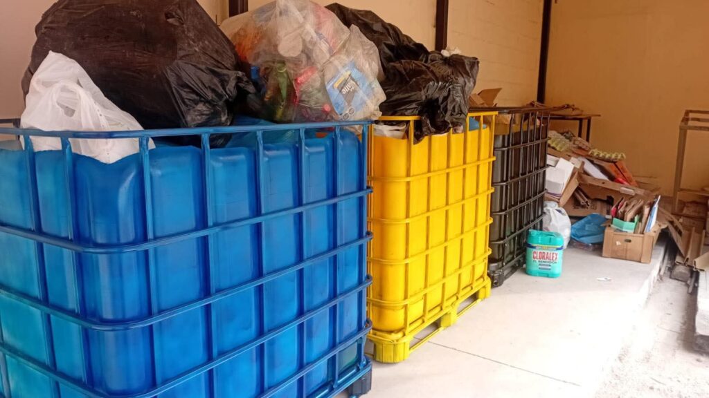 Donan tapitas a UUH para apoyar al cuidado del medio ambiente