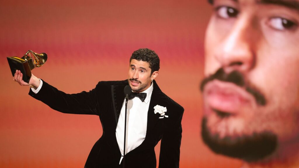 "Fuera ICE": Tras la tibieza de los Globos de Oro, Bad Bunny y otras estrellas defienden a los migrantes en los Grammys