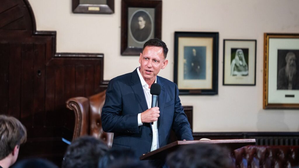 Los archivos Epstein revelan la extraña dieta de Peter Thiel, el millonario que quiere ser inmortal