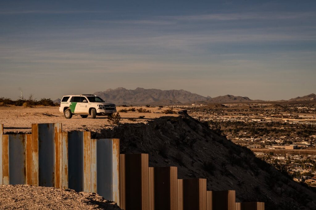Los cruces irregulares en la frontera se desploman con Trump a ocho migrantes detenidos por hora
