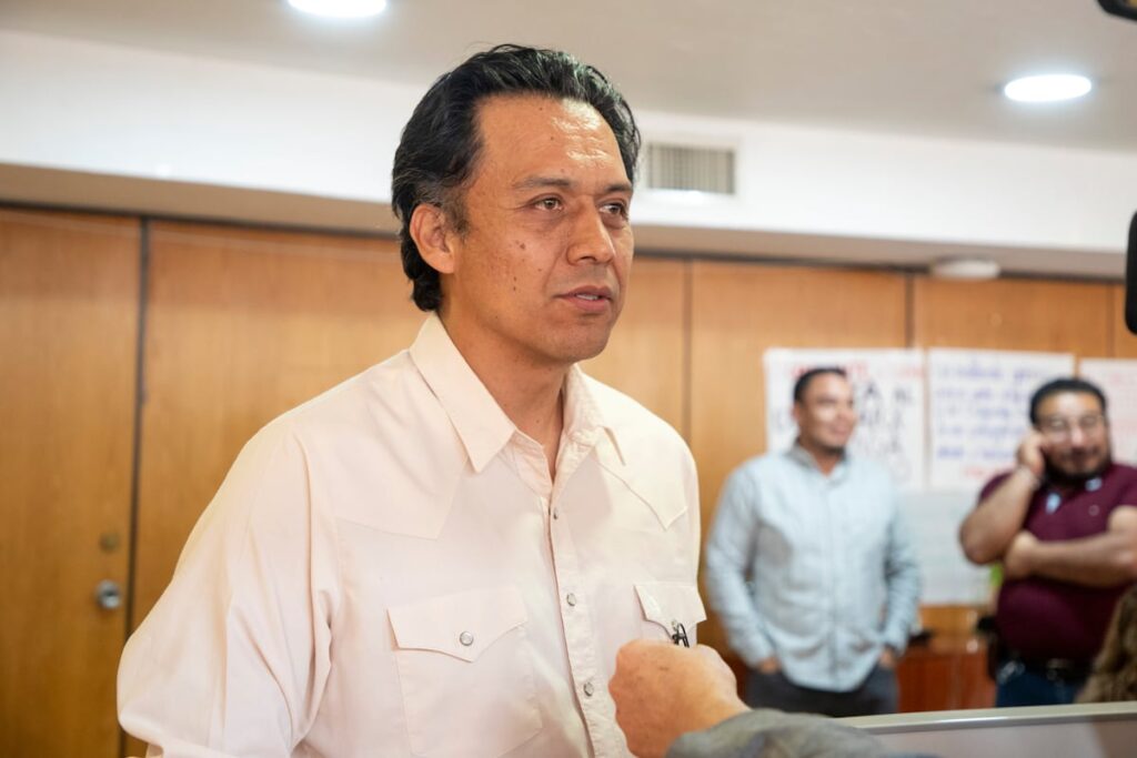 Marx Arriaga recibe el oficio de su despido tras cuatro días atrincherado en la SEP