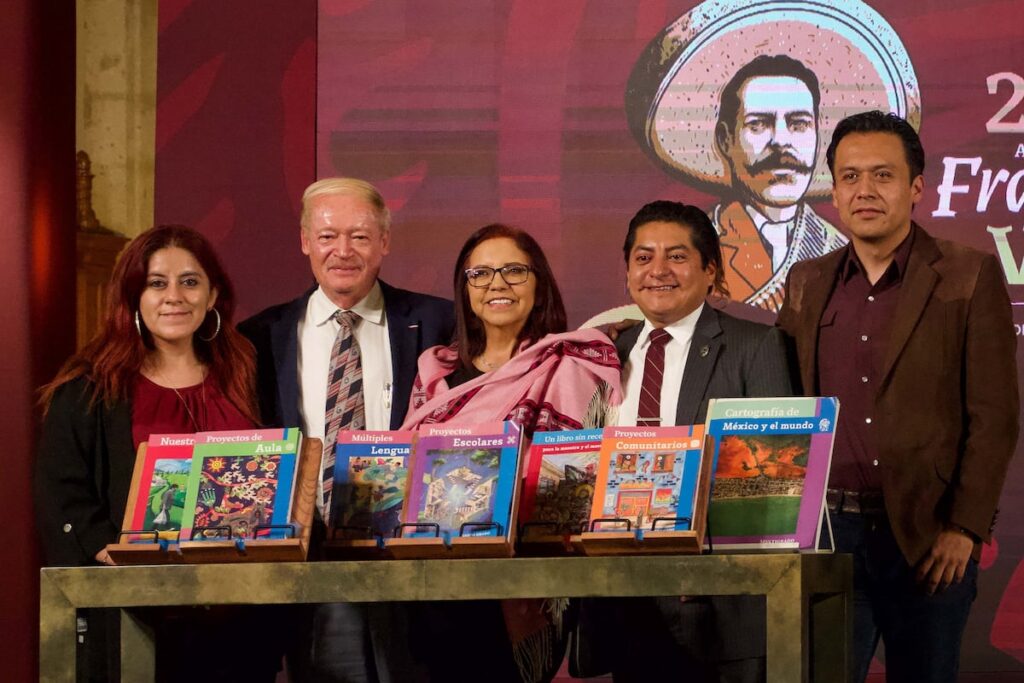 Marx Arriaga suma dos días atrincherado y redobla su pulso al Gobierno tras ser despedido de Educación: “Me dijeron que yo sobraba”