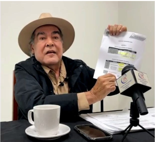 Patadas bajo la mesa… y encima