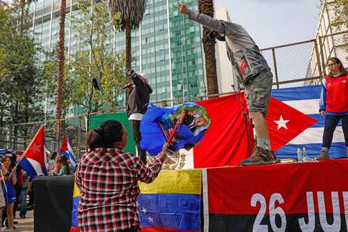 Protesta contra el republicano en Paseo de la Reforma