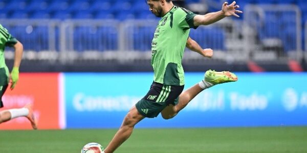 Raúl Jiménez brilla en Old Trafford pese a la derrota del Fulham