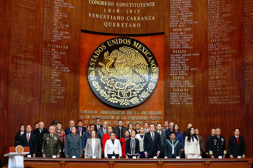 Sheinbaum apela a la soberanía en el aniversario de la Constitución: “México no se arrodilla ni se vende”