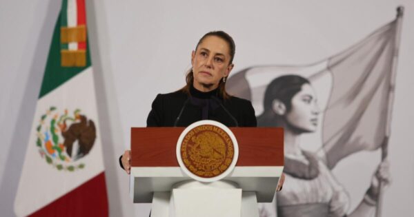 Sheinbaum se reúne con Infantino, quien manifiesta su 'plena confianza' en que el Mundial se jugará en México.