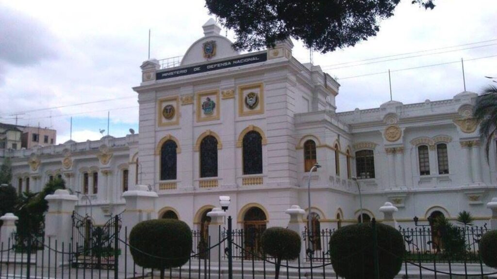 "Un periodista ecuatoriano denuncia: 'Si realizas un trabajo que daña la imagen institucional, pierdes tu idoneidad'"