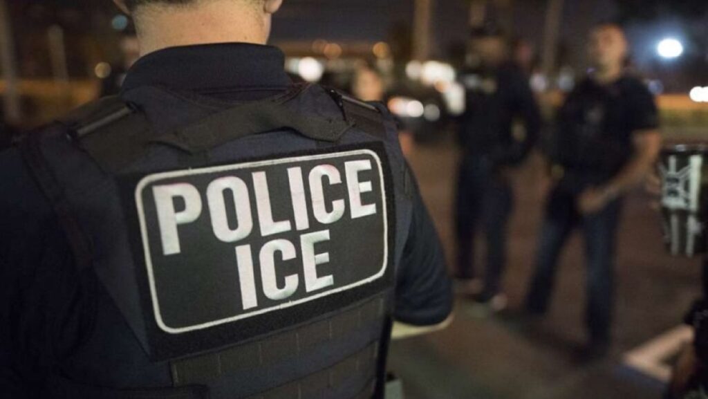 Agentes del ICE detienen a esposa del exgobernador de Chihuahua