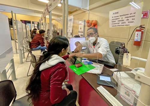 Alista el INE módulos en el exterior para expedir credenciales de elector