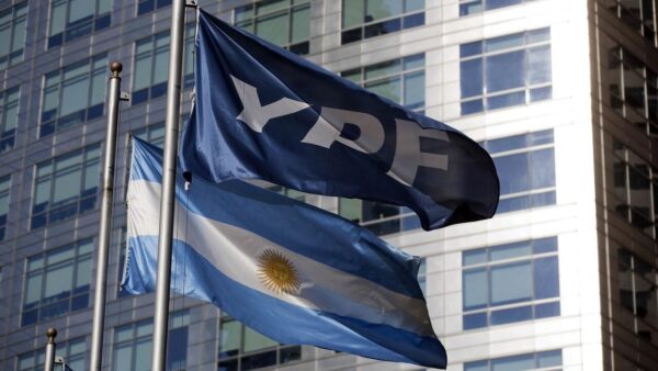Argentina ahorra USD 16.100 millones gracias a una victoria judicial sobre la estatización de YPF