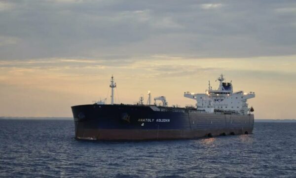Buque ruso llegará a Cuba este lunes, con barriles de crudo