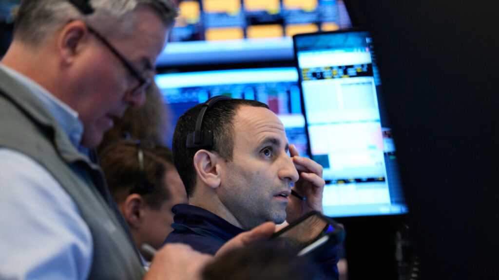 Caída inesperada del empleo en Estados Unidos; la Casa Blanca se muestra optimista