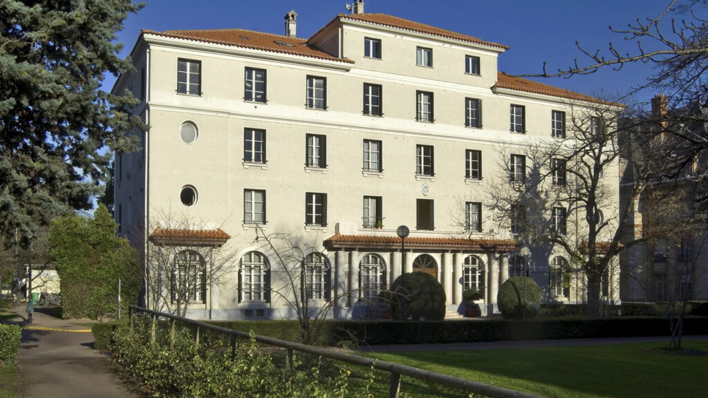 Controversia en París por la negativa de la Casa Argentina a conmemorar el Día de la Memoria