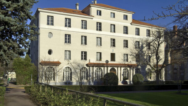 Controversia en París por la negativa de la Casa Argentina a conmemorar el Día de la Memoria