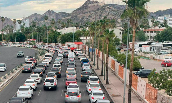 El espejismo del bienestar: Hermosillo se ahoga en una marea de autos “chocolate”