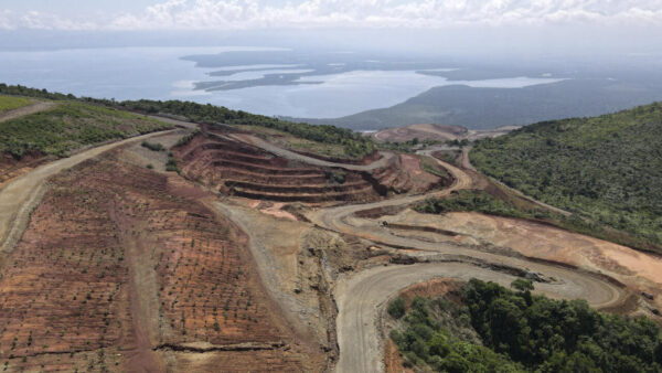 El Vaticano insta a las instituciones católicas a cesar inversiones en minería
