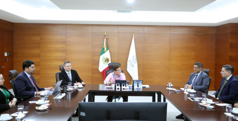 Ernestina Godoy renueva FGR; 11 titulares dejan el cargo