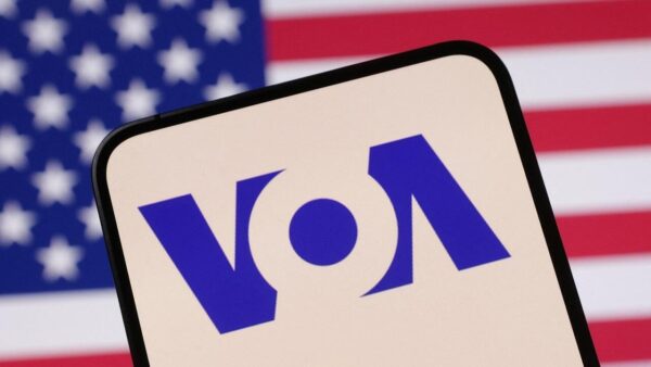 Estados Unidos: Juez ordena reanudar emisiones de Voice of America y reintegrar a aproximadamente 1,000 empleados
