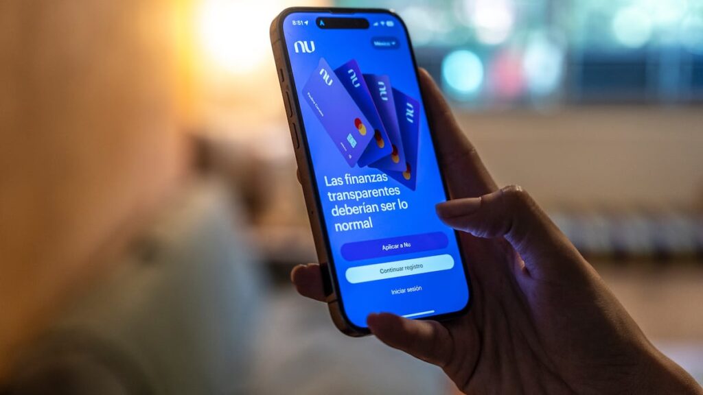 Los neobancos y las ‘fintechs’ pelean con la banca tradicional por los clientes en México