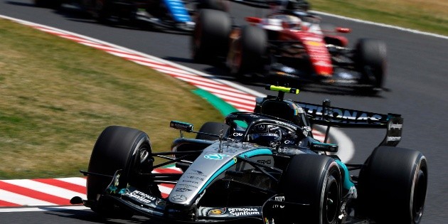 Mercedes marca el ritmo en Suzuka; Checo Pérez sufre con el Cadillac