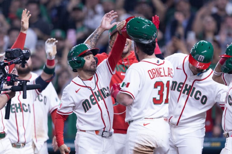 México aplastó a Brasil en el Clásico Mundial de Beisbol y ahora enfrentará a Estados Unidos