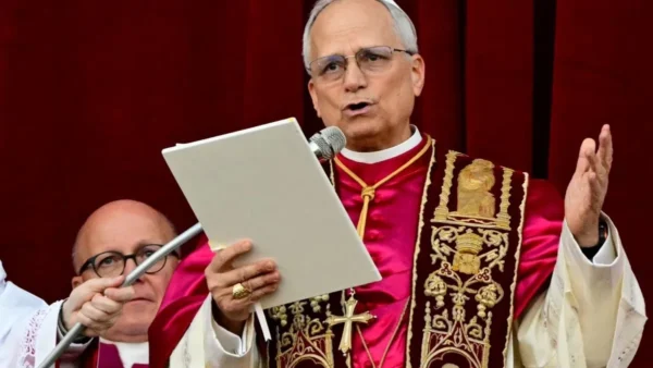 Papa León XIV pide frenar escalada bélica en Medio Oriente