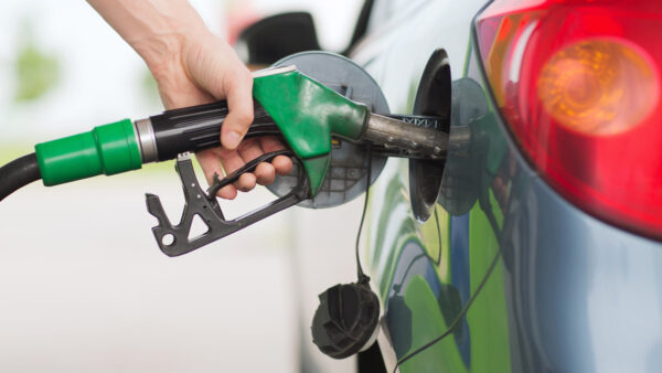 Precio de gasolina regular se mantendrá en 24 pesos durante 6 meses