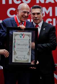 Reciben ex directivos de Pemex y LFC pensiones superiores a $1 millón