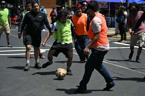 Repudio al magnate en CDMX