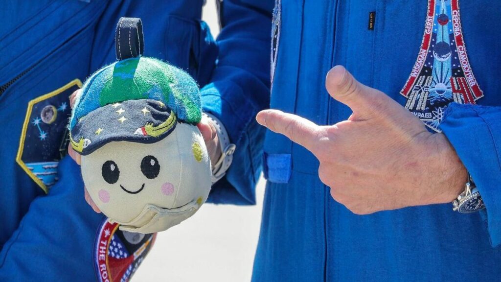 Rise, la mascota de Artemis II que viajará rumbo a la Luna