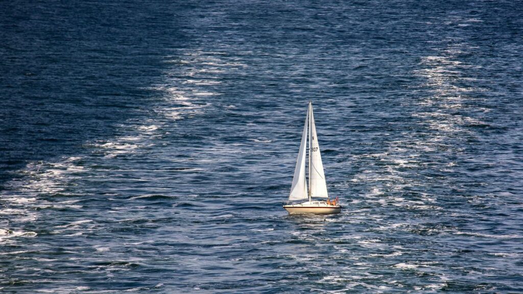 Semar busca dos veleros que llevaban ayuda humanitaria a Cuba